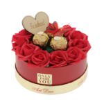 Arrangement with roses and chocolate I love you 15cm