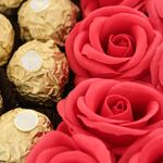 Virágdísz piros rózsa és Ferrero 20cm 6