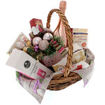 Charming Christmas Gift Basket 1