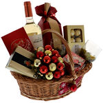 Purcari Chardonnay Christmas gift basket 3