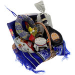 Easter gift basket with blueberry liqueur 3