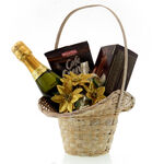 Christmas Basket with Bottega Champagne, Coffee Cream and Cookies 3