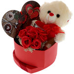 Teddy mackós ajándékkészlet rózsákkal I love you 1