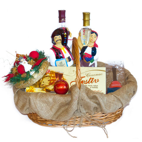Traditional Christmas Gift Basket