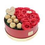 Aranjament floral trandafiri rosii si Ferrero 20cm 3