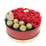 Aranjament floral trandafiri rosii si Ferrero 20cm 4