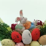 Coroniță de Paște cu oua colorate și iepuraș 3
