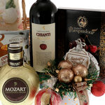 Golden Mozart Christmas gift basket  6