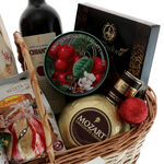 Golden Mozart Christmas gift basket  7