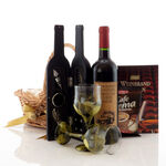 Gift Basket with Wine and Accesoires 1