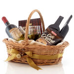 Gift Basket with Wine and Accesoires 3