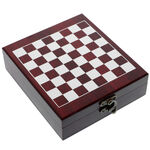 Wine accesoires with chess game 3