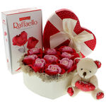 Gift set with roses and teddy bear with heart 1