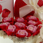 Ajándék szett rózsákkal és szívecskés mackóval 7