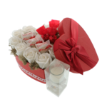 Set Cadou Femei „Dragoste” cu Parfum – Aranjament Floral cu Trandafiri de Săpun, Ciocolată și Lumânare 3