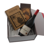 Set Cadou „Scrie-ți Povestea” cu Agendă din Bambus, Stilou cu Pană și Vin Francez 3