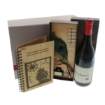 Set Cadou „Scrie-ți Povestea” cu Agendă din Bambus, Stilou cu Pană și Vin Francez