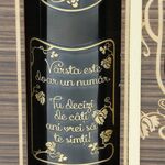 Personalized wine Age gift set with glasses in a wooden box 2