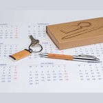 Pix set and metallic key ring with wood 2