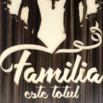 Tablou Lemn Wenge Familia cu Fetita 57cm 4