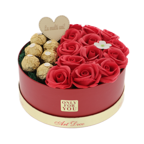 Aranjament floral trandafiri rosii si Ferrero 20cm