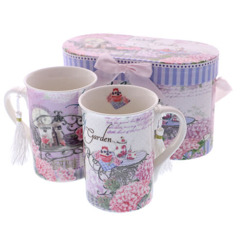 Tea cups in gift box