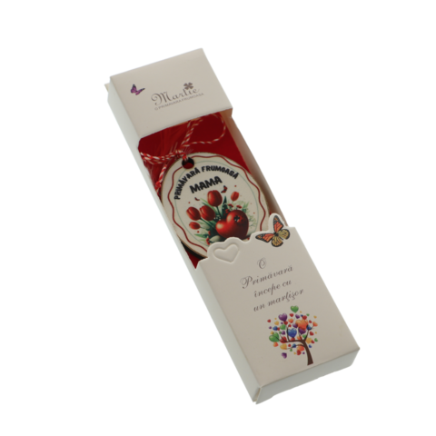 Marțișor brosă Mama din lemn în cutie cu fluturi