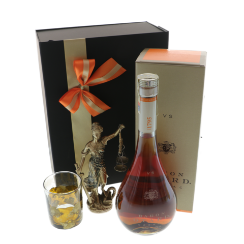 Set cadou Baron Justice cu cognac, pahar si statueta