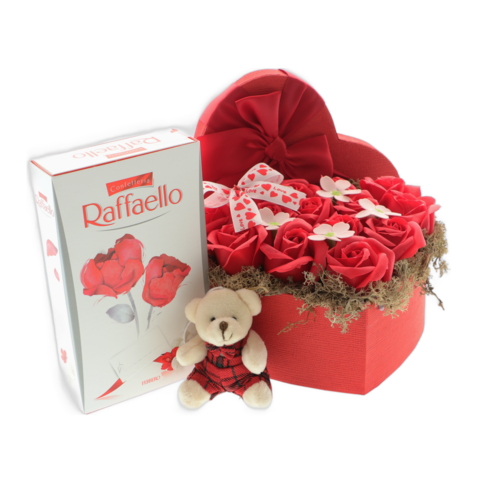 Set Cadou Romantic pentru Femei cu Trandafiri din Săpun, Ursuleț și Praline Raffaello