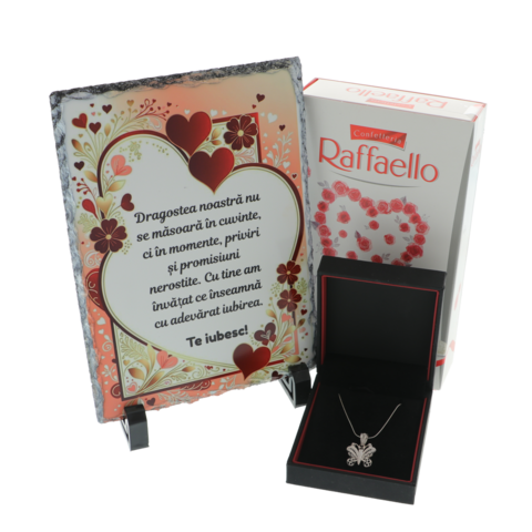 Set cadou Dragostea Noastră cu placă personalizată, lanț argint fluture și praline