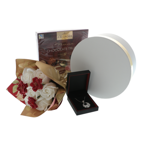 Set Cadou Femei cu Colier Argint floral, buchet Trandafiri și Praline Premium