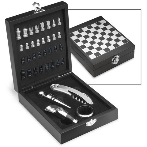 Wine set with chess game