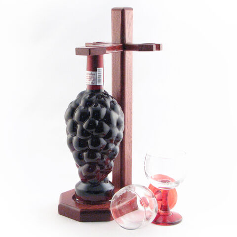 Grape wine bottle with 2 glasses